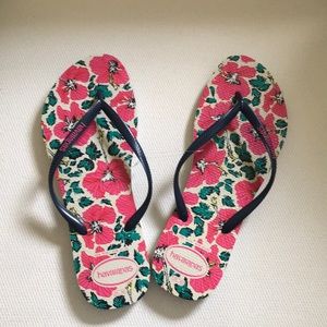 Brand new never worn havianas